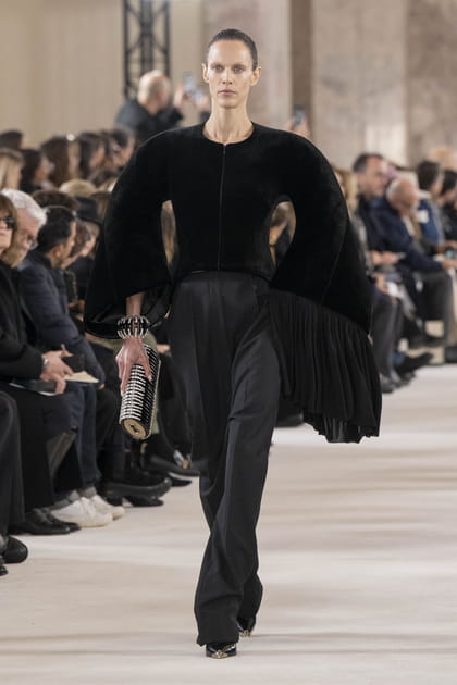 Look 2 du défilé Schiaparelli haute couture printemps-été 2024