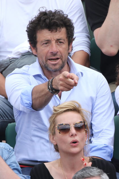 Point&eacute; du doigt par Patrick Bruel