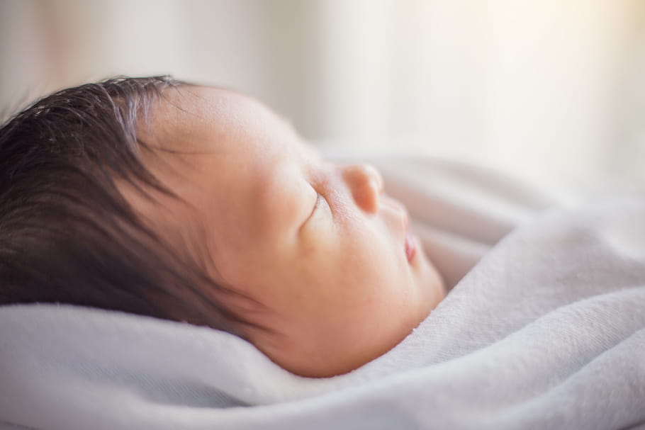 Bébés nés sans bras : une famille porte plainte pour la première fois