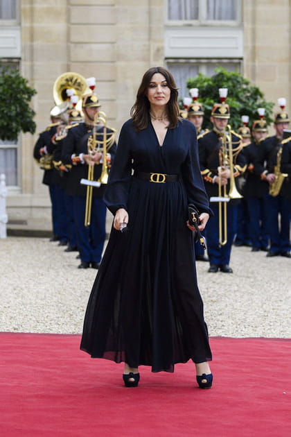 Apr&egrave;s&nbsp;: Monica Bellucci en robe pliss&eacute;e en 2021