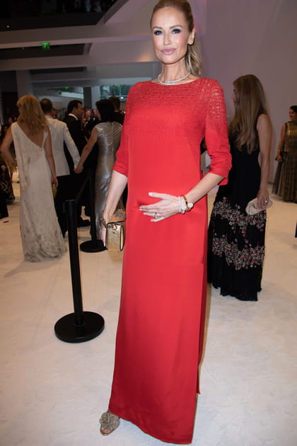 Adriana Karembeu en robe longue rouge