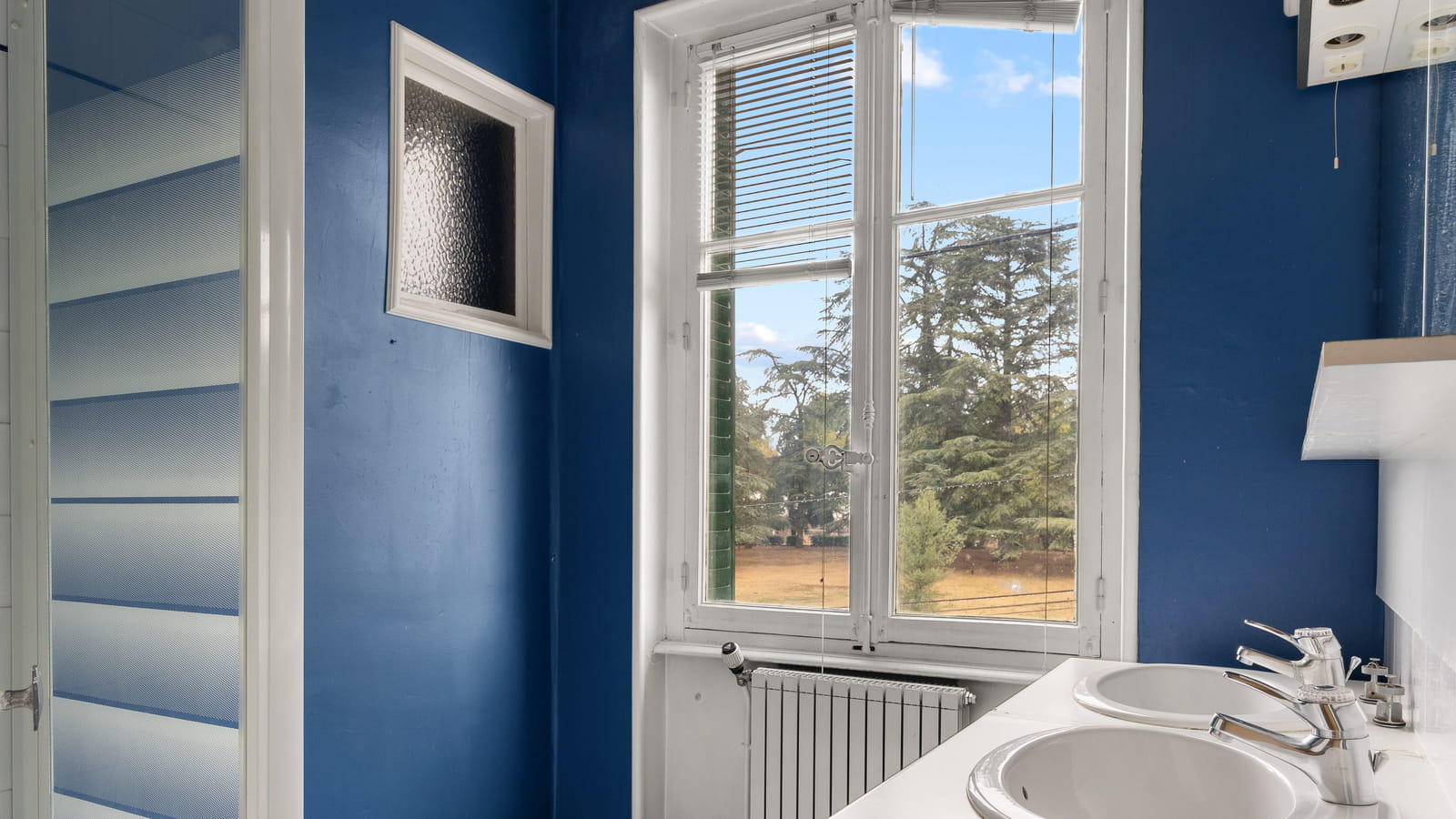 Salle d'eau avant
