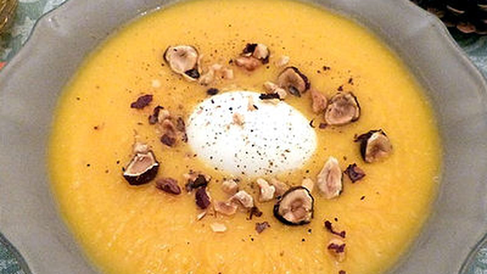 Velouté courge butternut noisettes œuf mollet