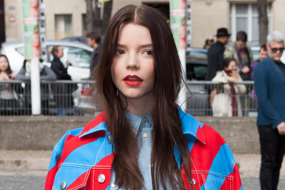 La bouche rouge d'Anya Taylor-Joy