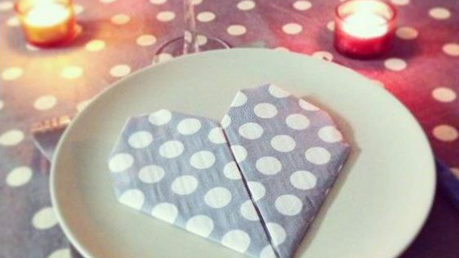 Pliage de serviette en coeur