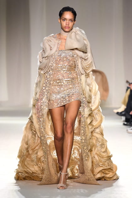 Look 46&nbsp;du d&eacute;fil&eacute; Elie Saab