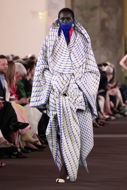 Look 21&nbsp;du d&eacute;fil&eacute; Schiaparelli haute couture automne-hiver 2023-2024
