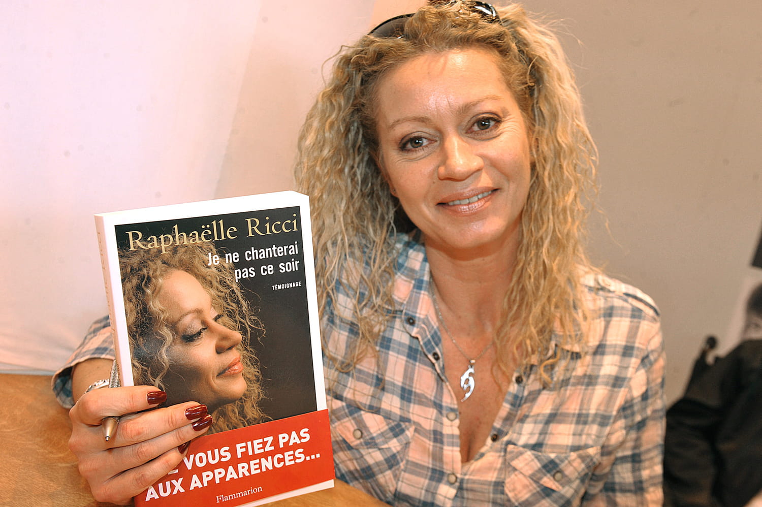 Qui Est Le Pere De Raphaelle Ricci Raphaëlle Ricci fête ses 56 ans : Vie privée, violences psychologiques,  "nièce" à la Star Academy, nouveau métier