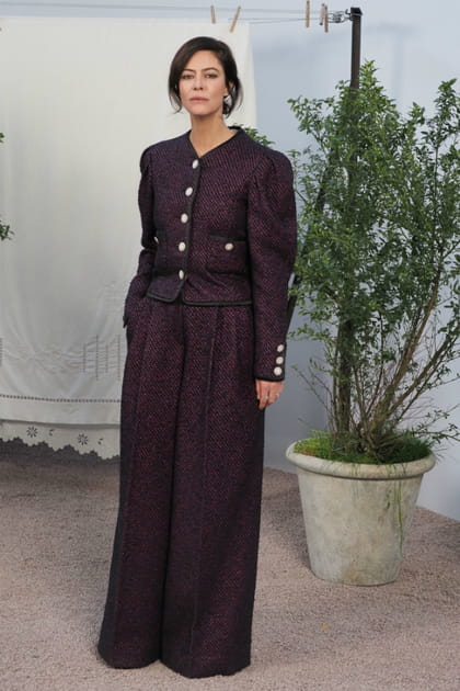 Anna Mouglalis en ensemble violet