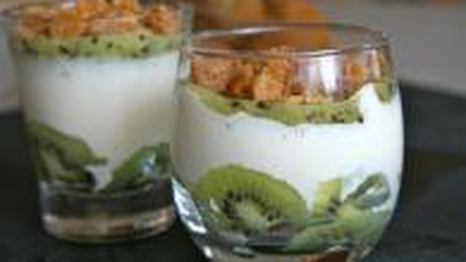 Verrines au kiwi, mascarpone et son crumble