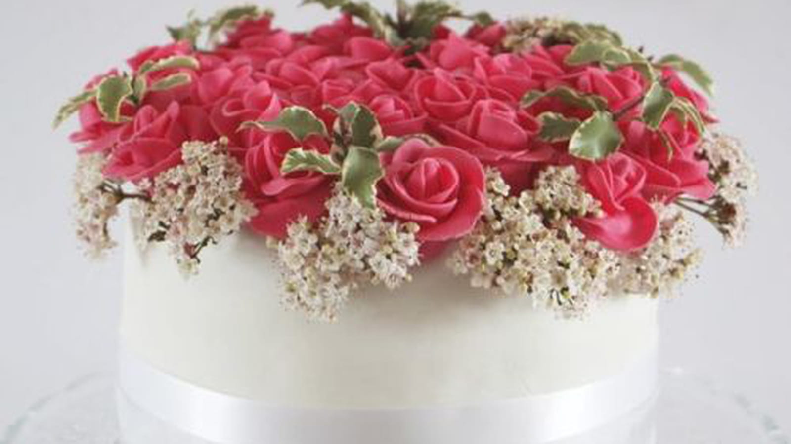 Layer Cake Bouquet de Roses aux fruits rouges et fraises