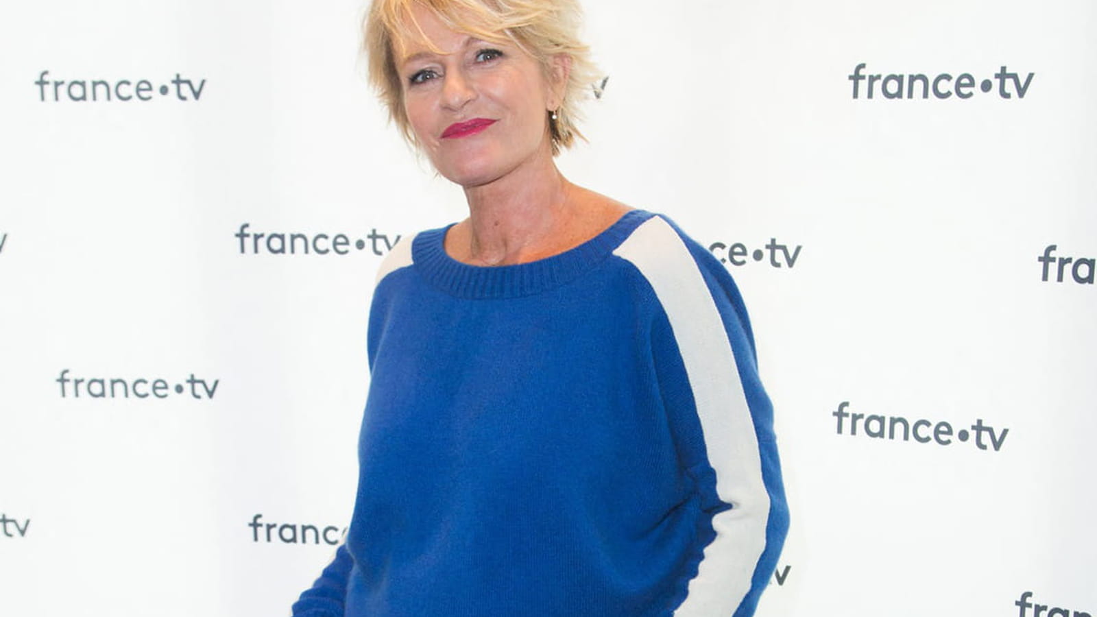 Sophie Davant en pull bleu 
