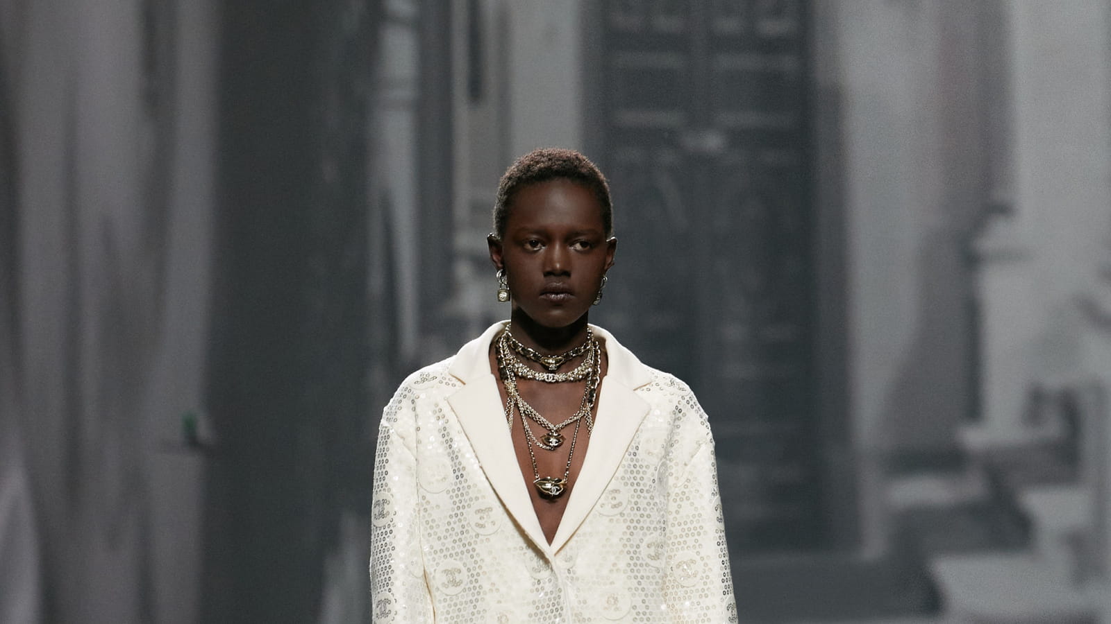 Look 15