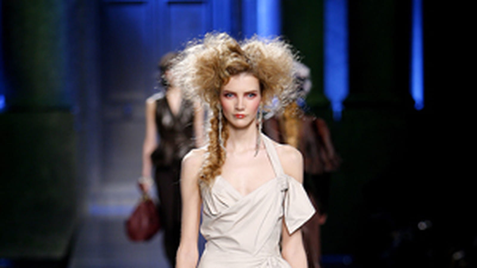 Robe en cuir beige