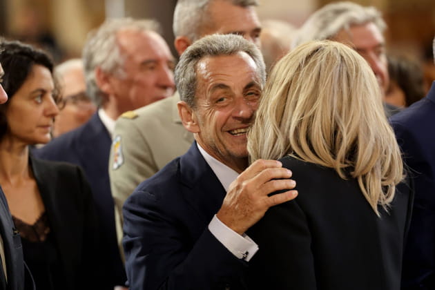 Nicolas Sarkozy et Brigitte Macron se saluent aux obsèques de Jean-Claude Gaudin