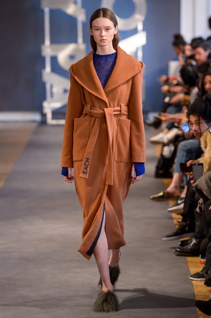 D&eacute;fil&eacute; Each X Other