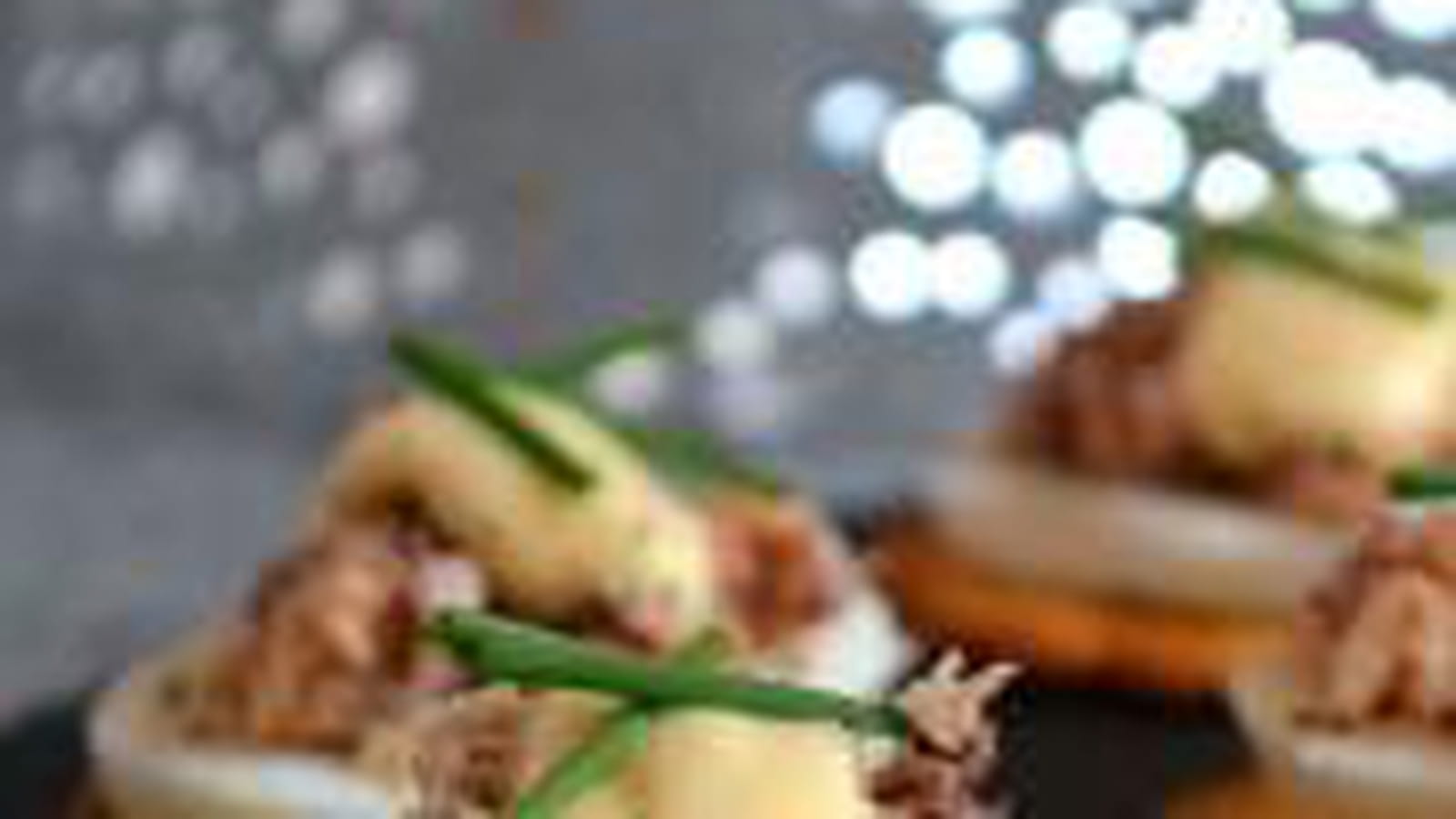 Petits toasts aux oeufs et sardines citronnées, mayonnaise au Tabasco
