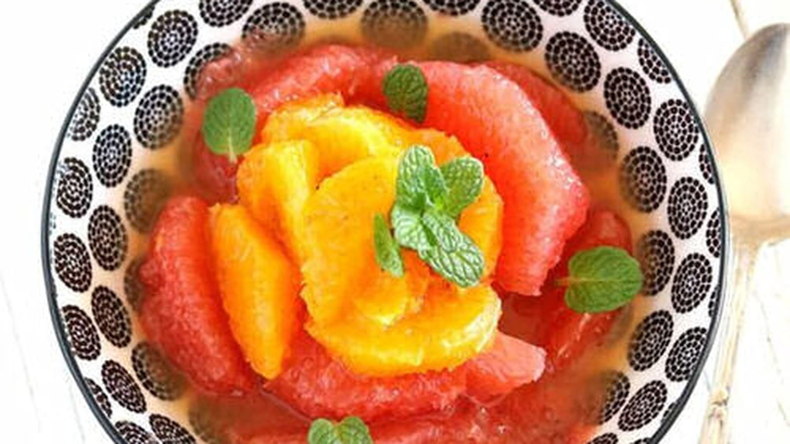 Soupe d'agrumes parfumée à la cannelle