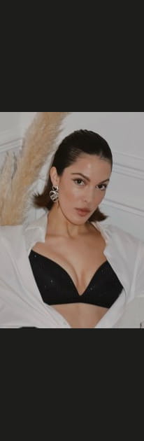 Iris Mittenaere craque pour un carr&eacute; vintage