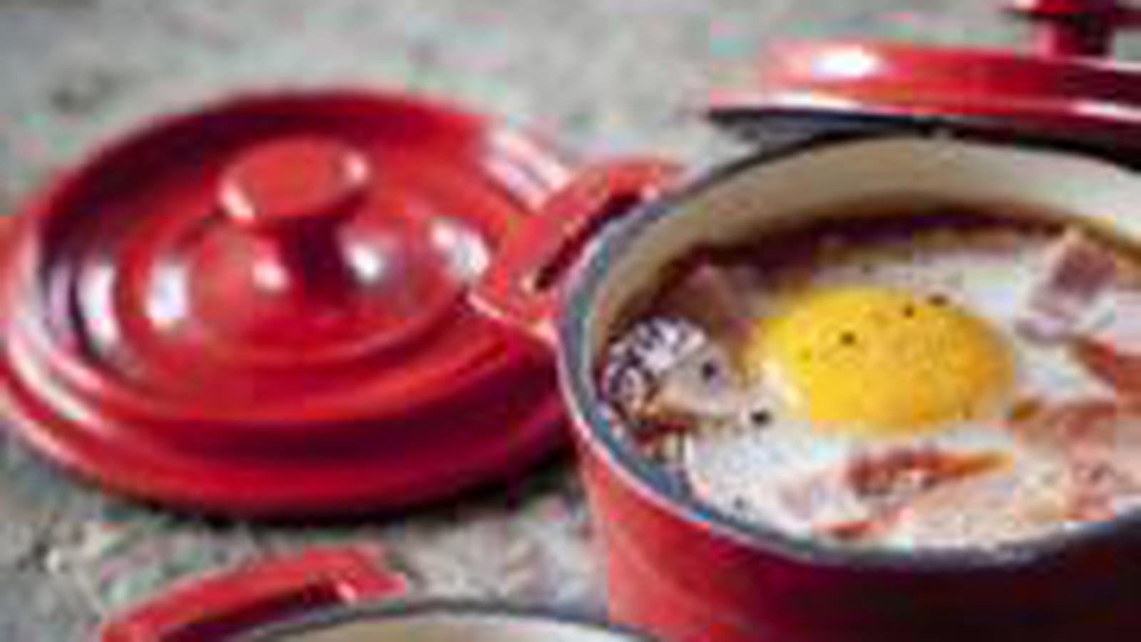 Oeufs cocotte au coulis de tomates et jambon