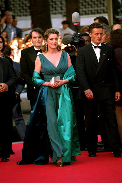 Catherine Deneuve en robe verte Saint Laurent