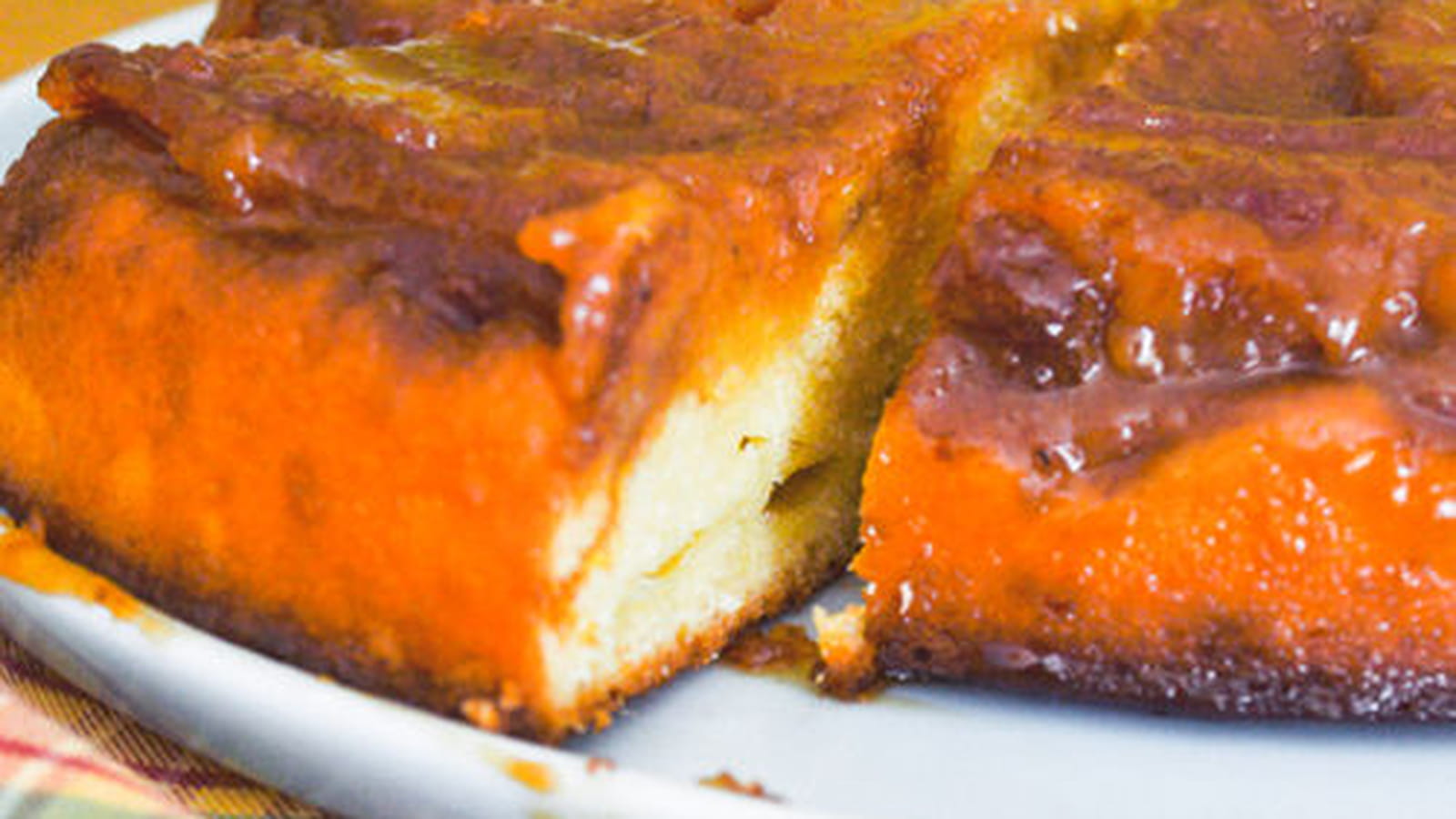 Gâteau renversé aux bananes caramélisées