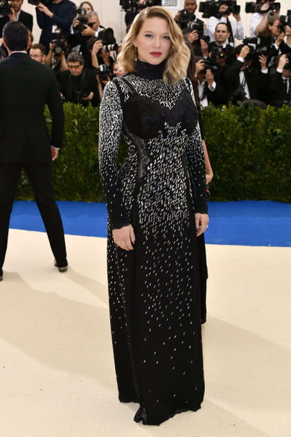 Léa Seydoux en robe longue noire à strass
