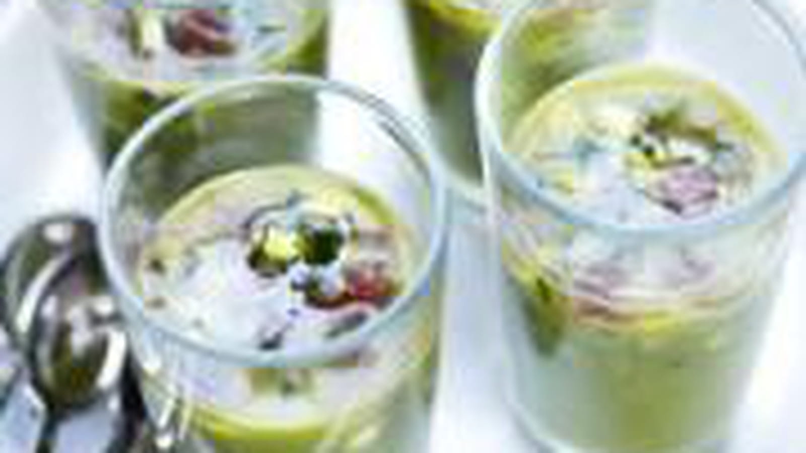 Gaspacho frappé d'asperges vertes et tartare d'asperges au jambon Serrano Aoste Sélection
