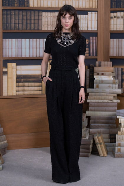 Astrid Berges-Frisbey au d&eacute;fil&eacute; Chanel