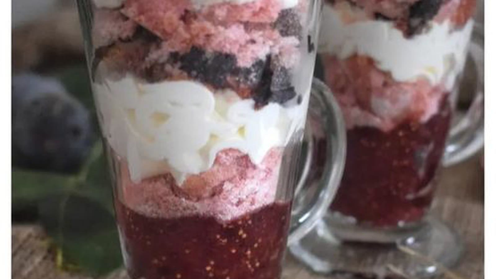 Trifle aux figues et biscuits roses