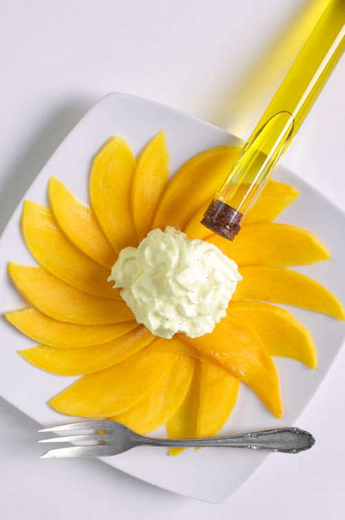 Carpaccio de mangue et émulsion d’huile d’olive à la vanille