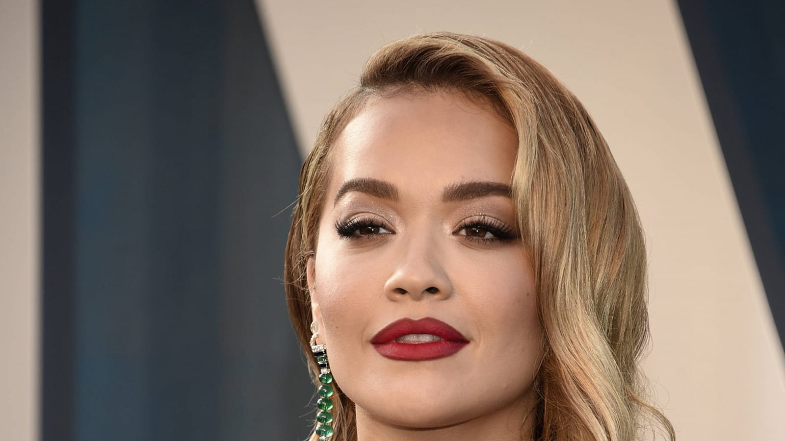 Rita Ora en blonde