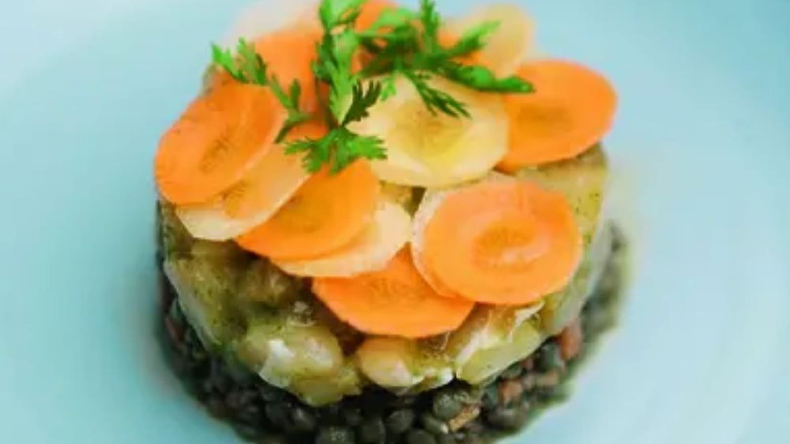 Merlan de ligne mariné, lentilles vertes du Puy & carottes multicolores