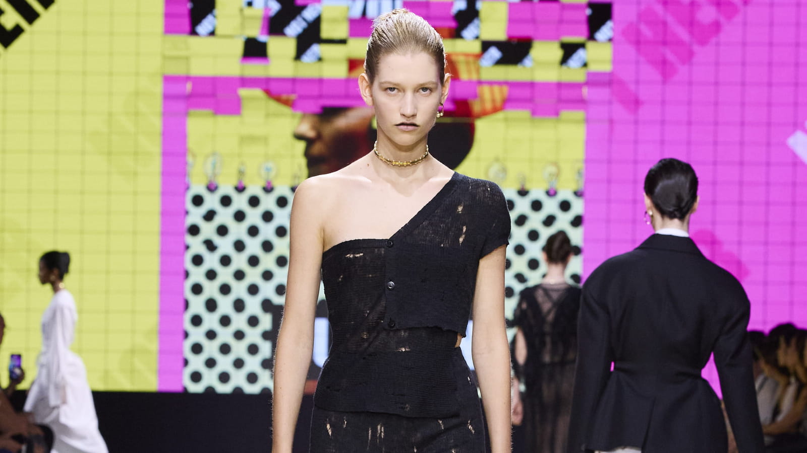 Look 16