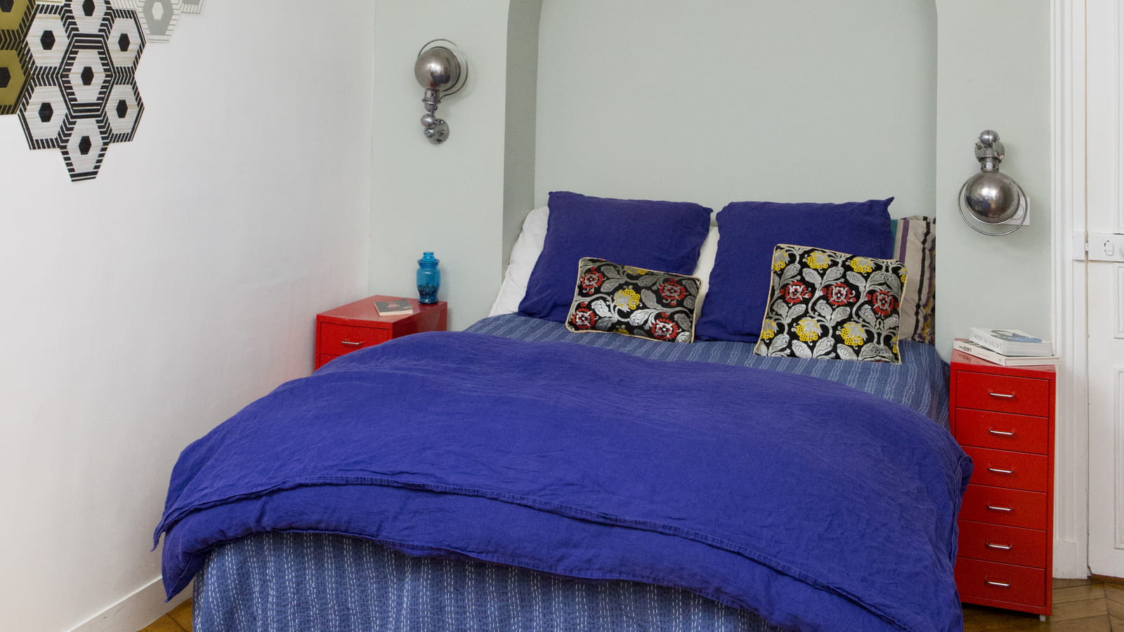 Chambre haussmannienne décalée 