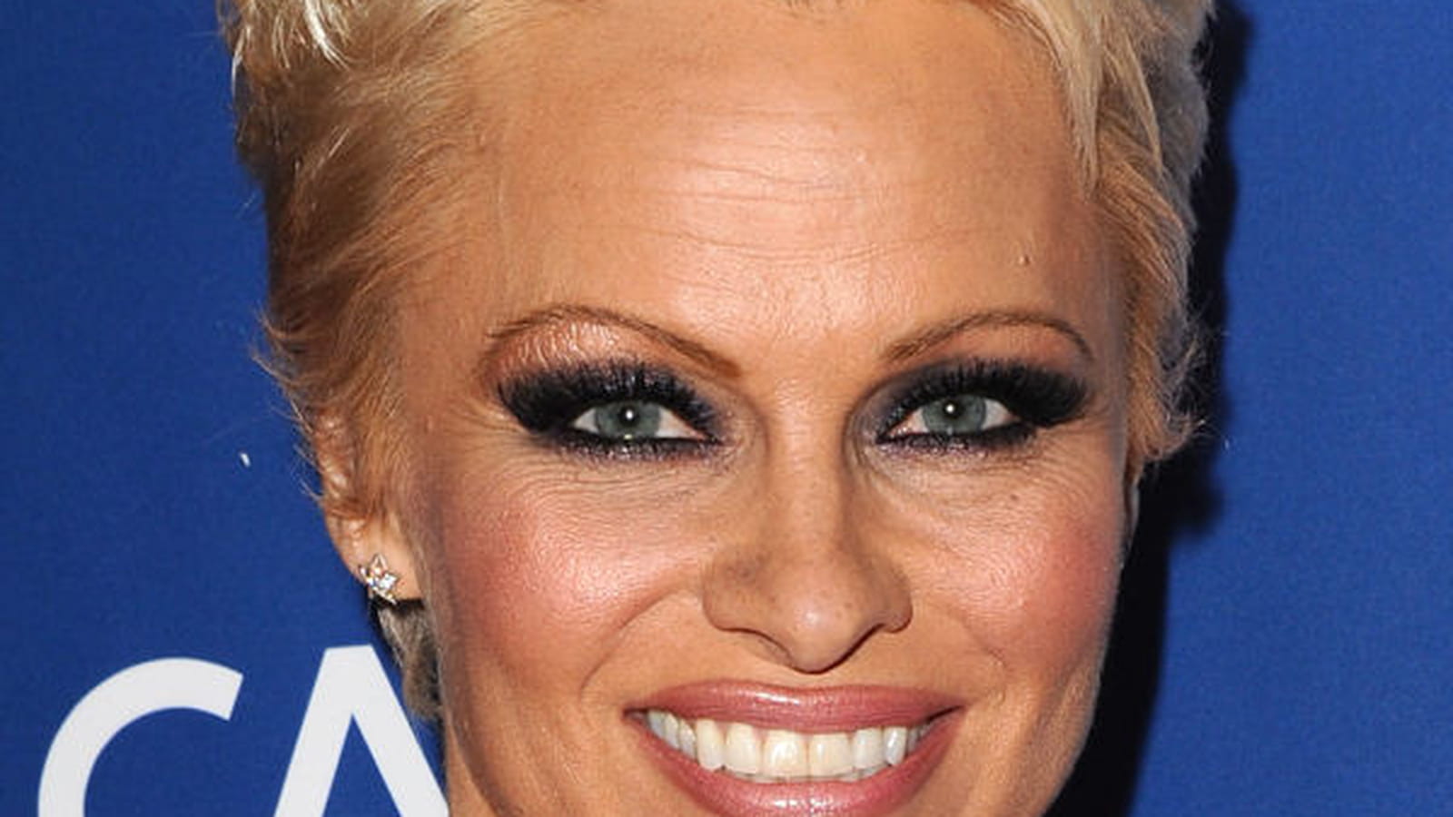 Pamela Anderson, cheveux courts