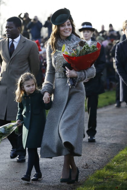 Kate Middleton en long manteau gris Catherine Walker