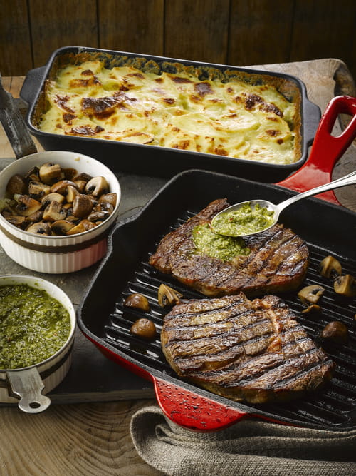 Ribeye avec sauce Chimichurri et pommes de terre à l'ail