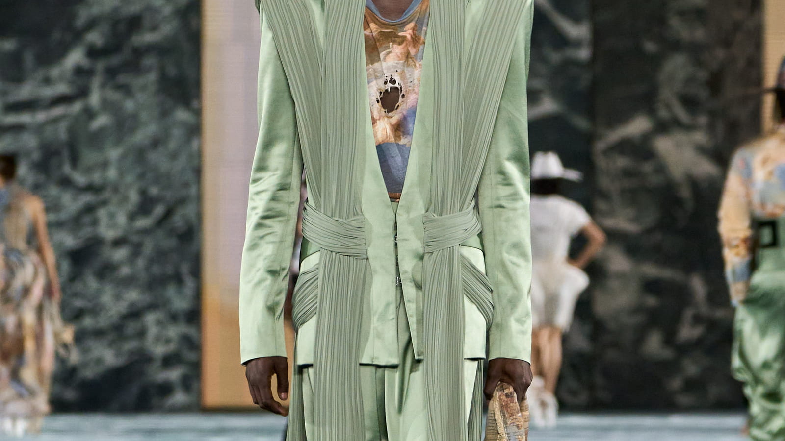 Look 18