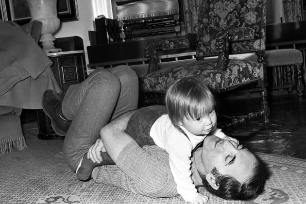 Charles Aznavour et sa fille par Hugues Vassal