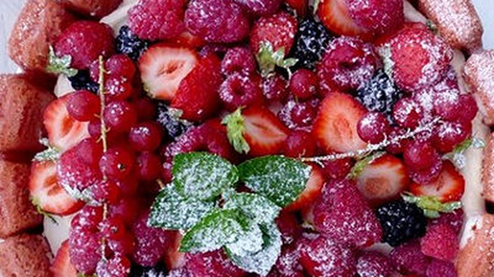 Charlotte aux fruits rouges simple 
