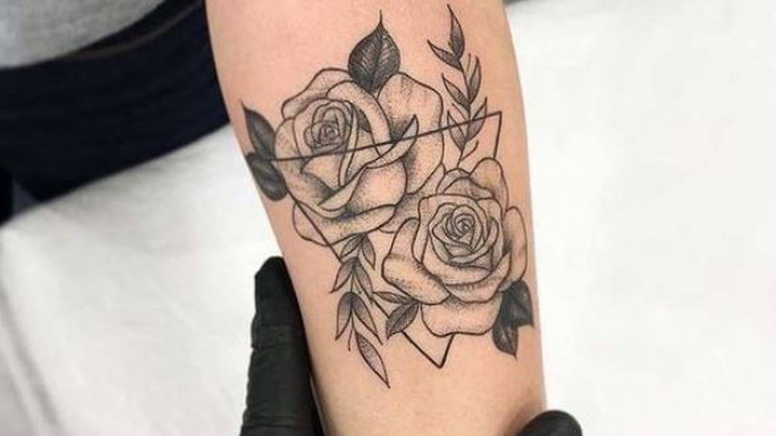 Roses et géométrie sur l'avant-bras