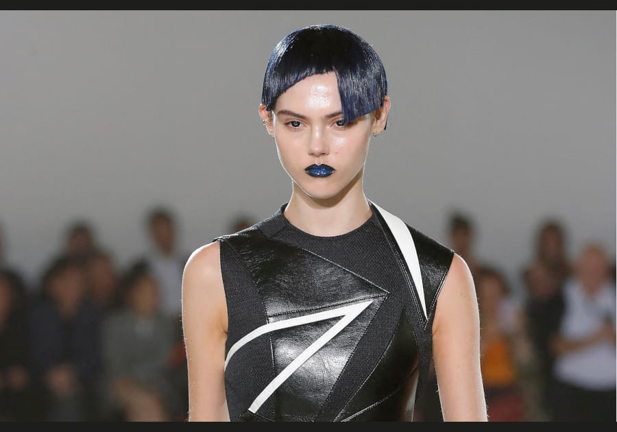 La frange asym&eacute;trique de Junya Watanabe