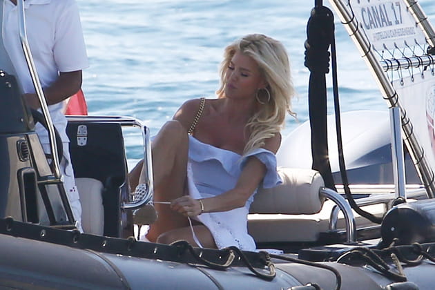 Arrivée remarquée de Victoria Silvstedt