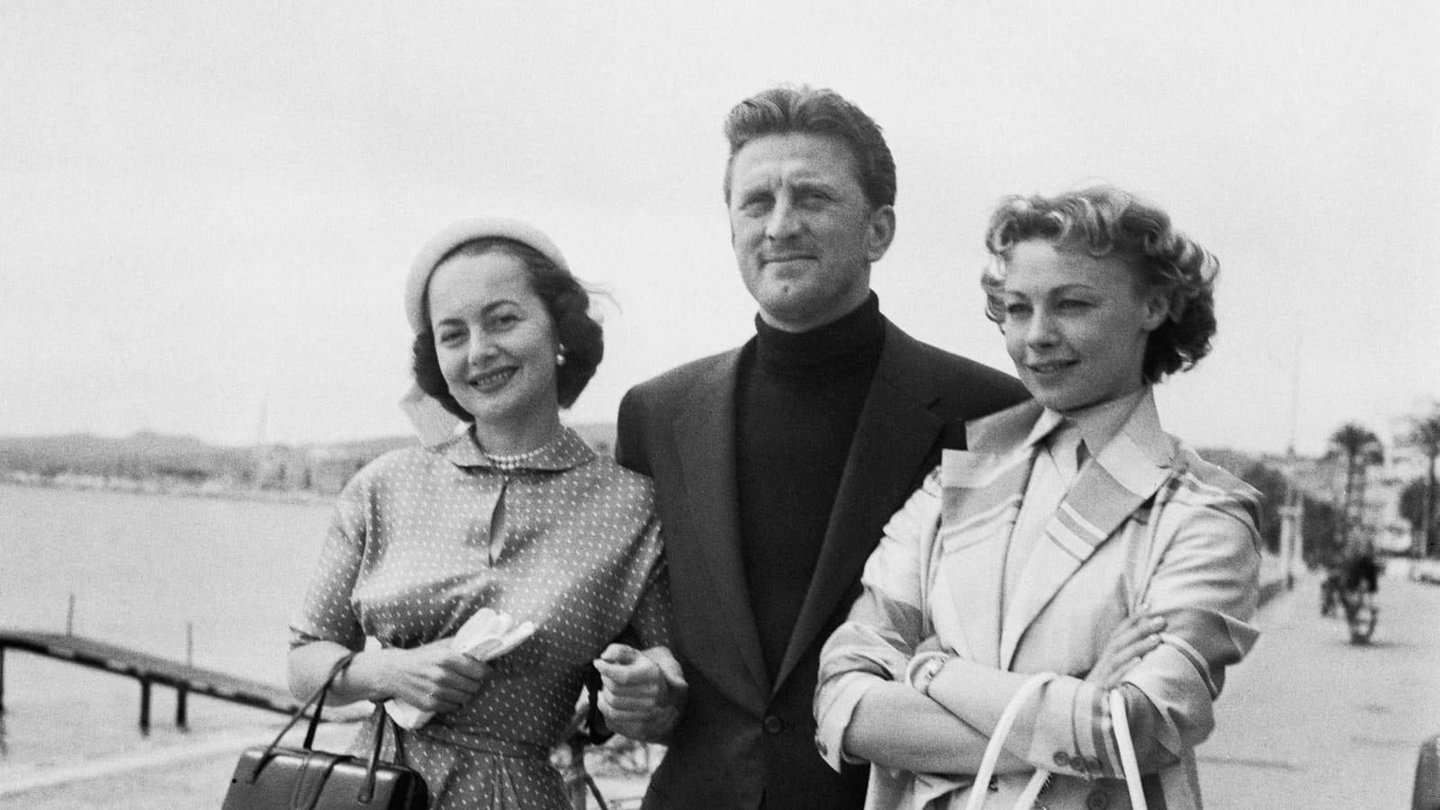 Dany Robin, Olivia de Havilland et Kirk Douglas 