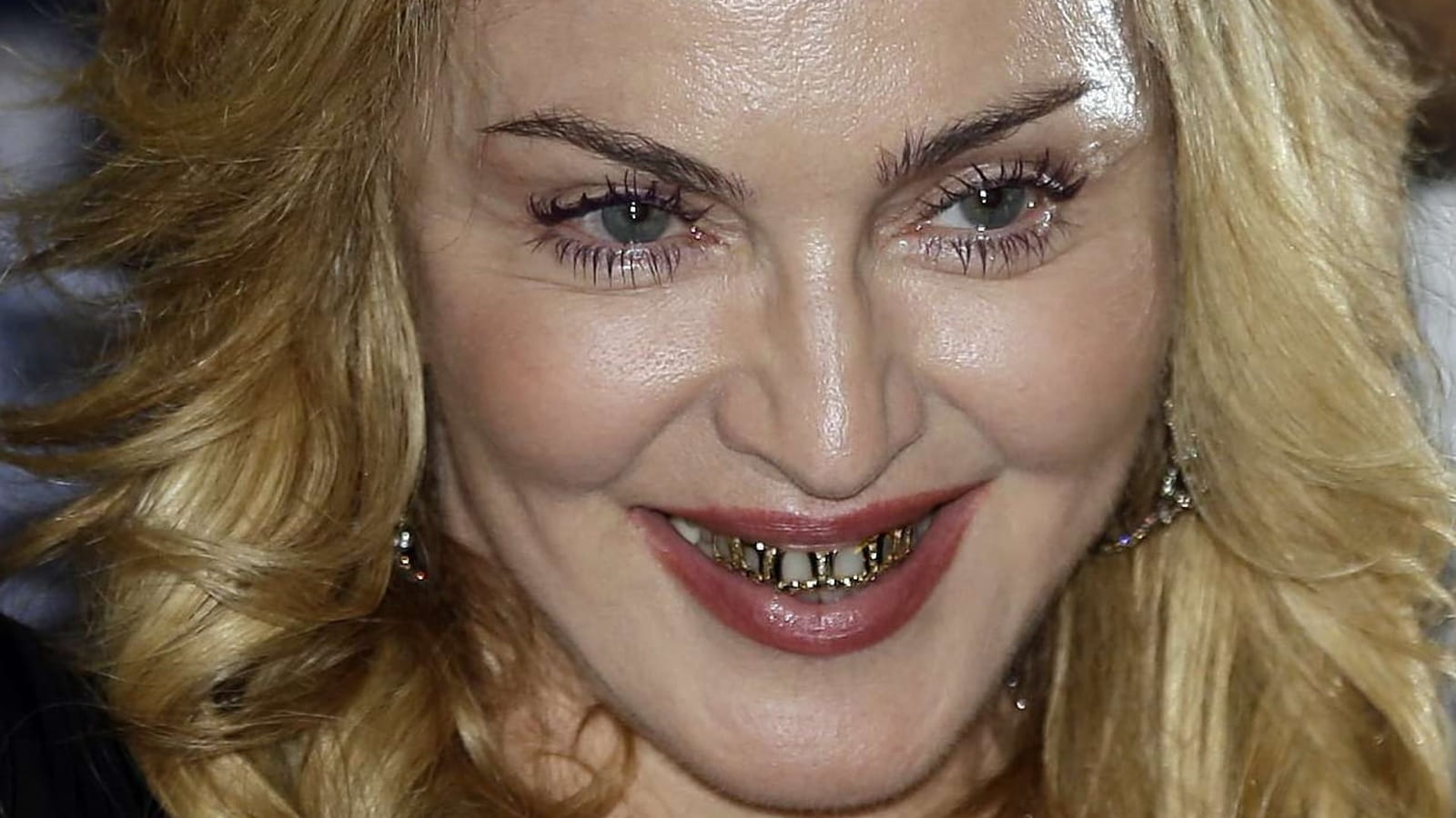 Madonna sourit 