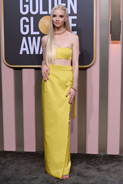 Anya Taylor-Joy en robe jaune vif