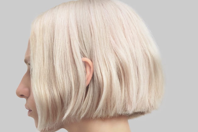 Le carré extra court blond polaire