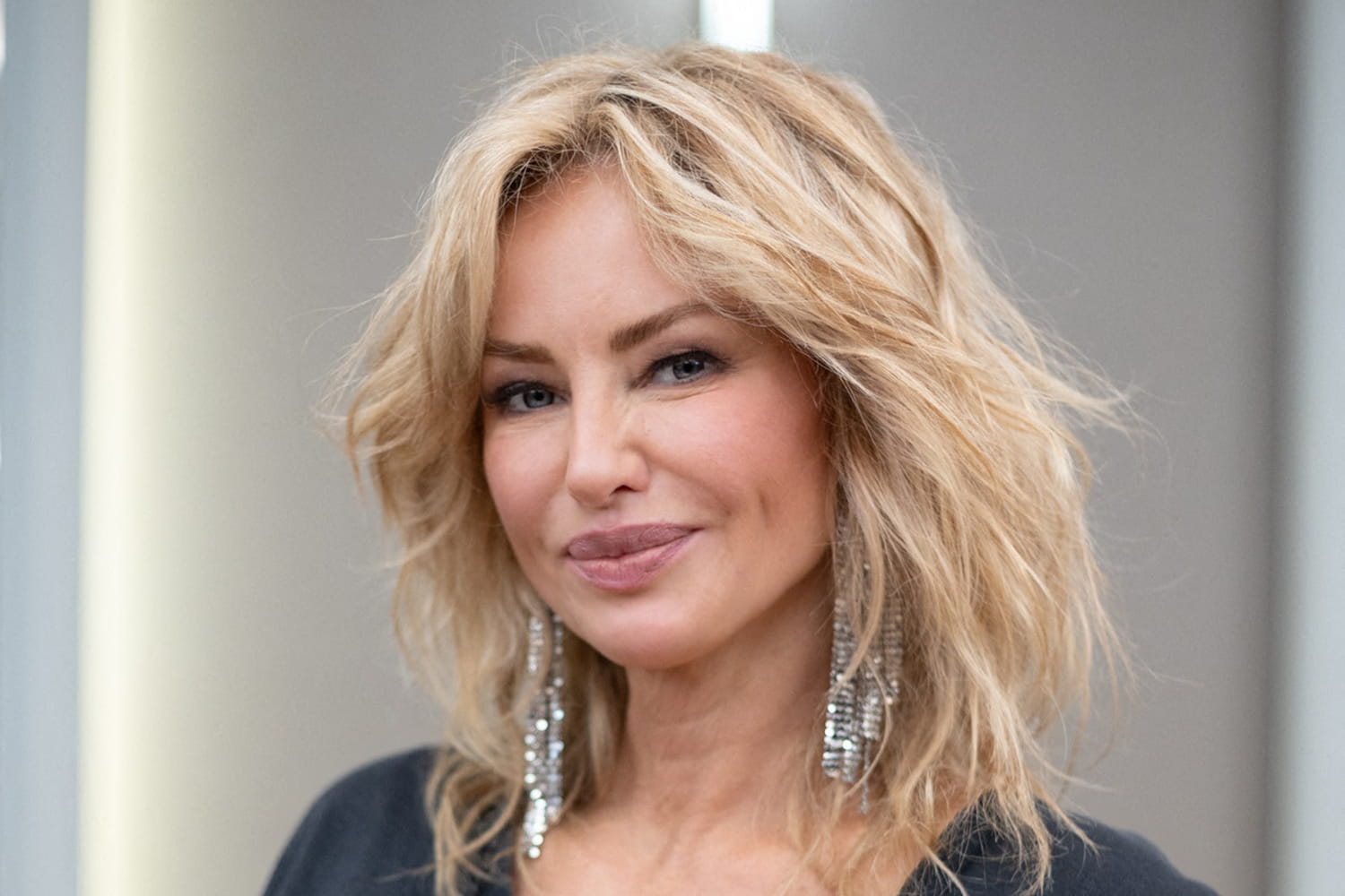 Adriana Karembeu dares an even shorter cut and finally displays her natural color