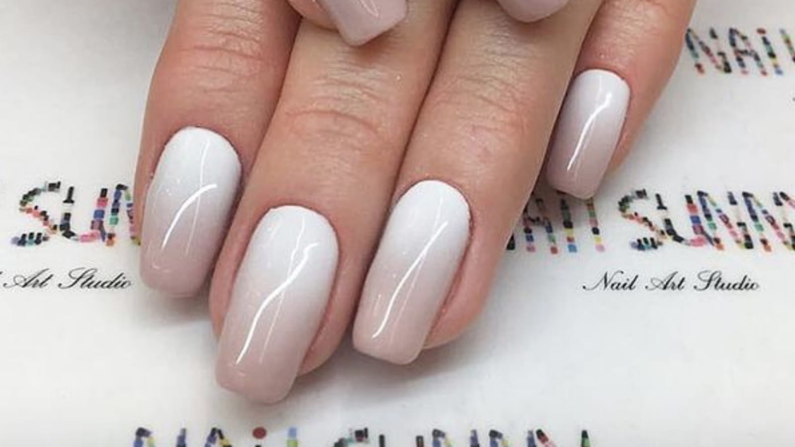 Des ongles Babyboomer marrons